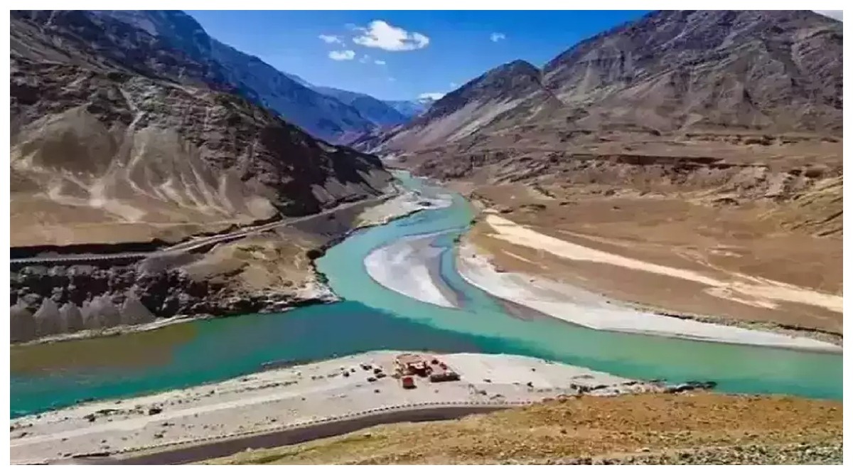 भारत ने सिंधु जल संधि पर सख्त रुख अपनाया